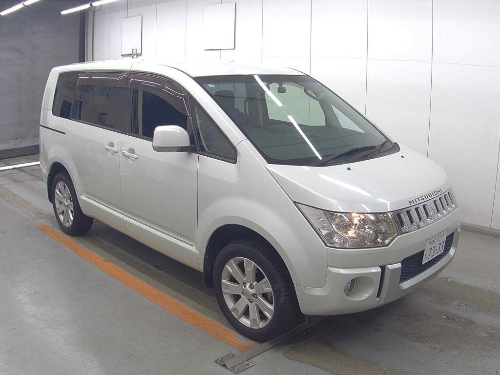 MITSUBISHI DELICA D:5