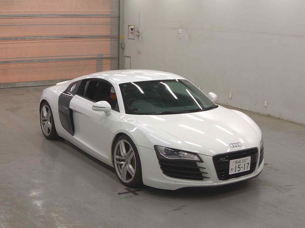 AUDI R8