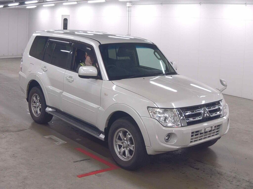 MITSUBISHI PAJERO