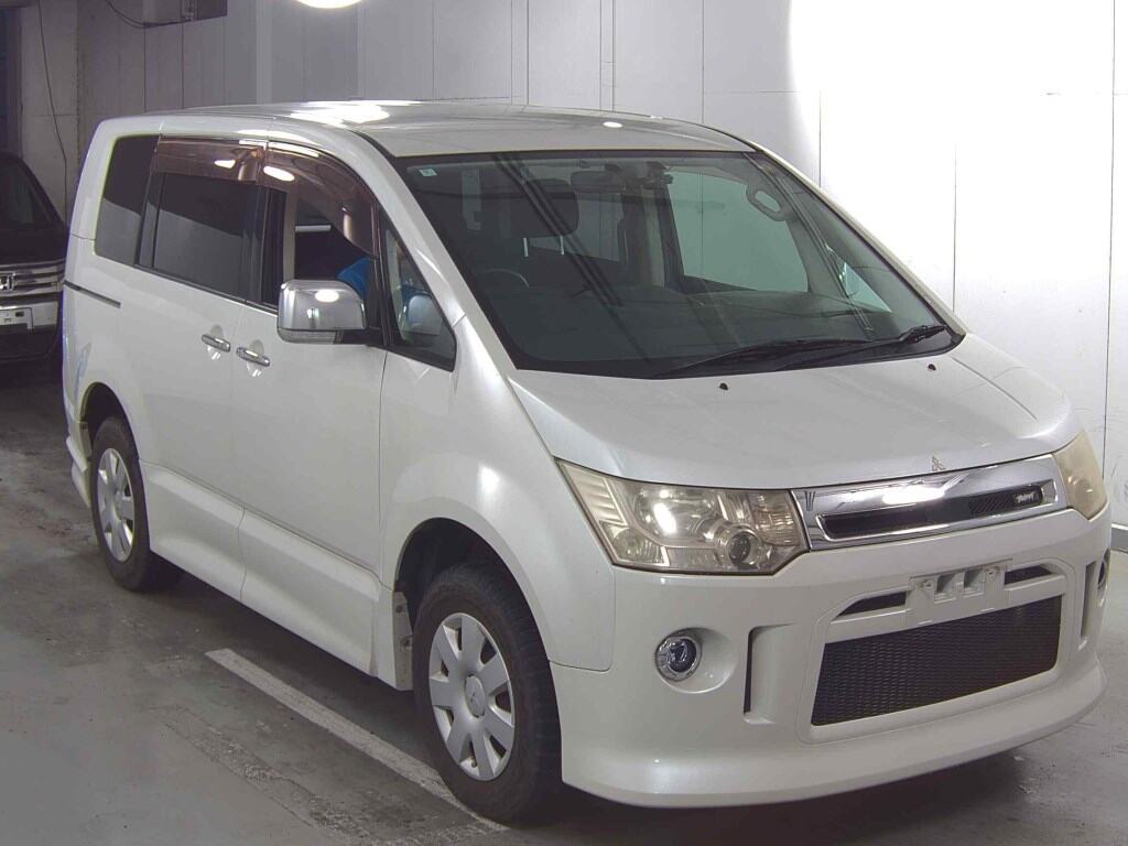MITSUBISHI DELICA D:5