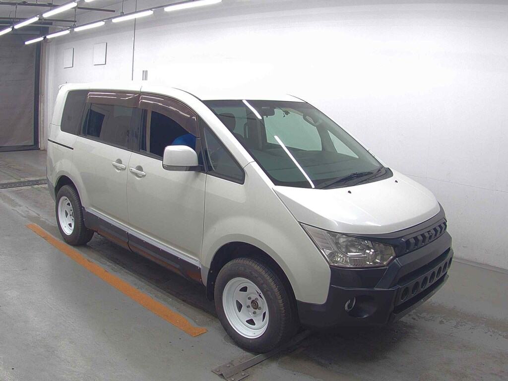 MITSUBISHI DELICA D:5