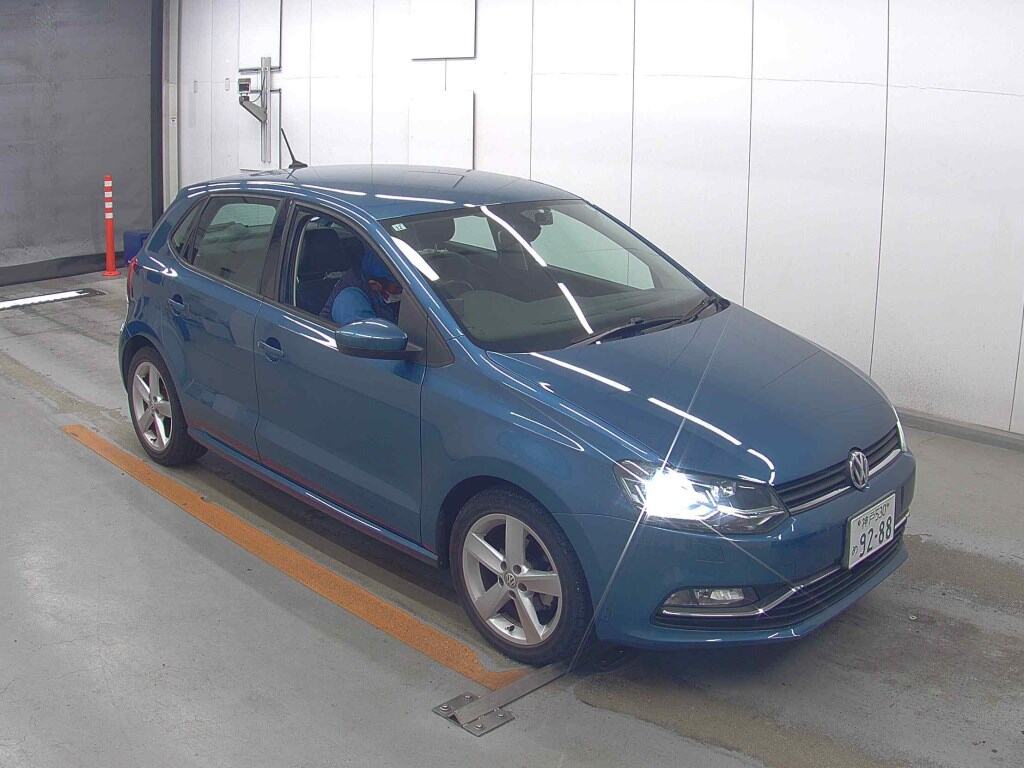 VOLKSWAGEN POLO