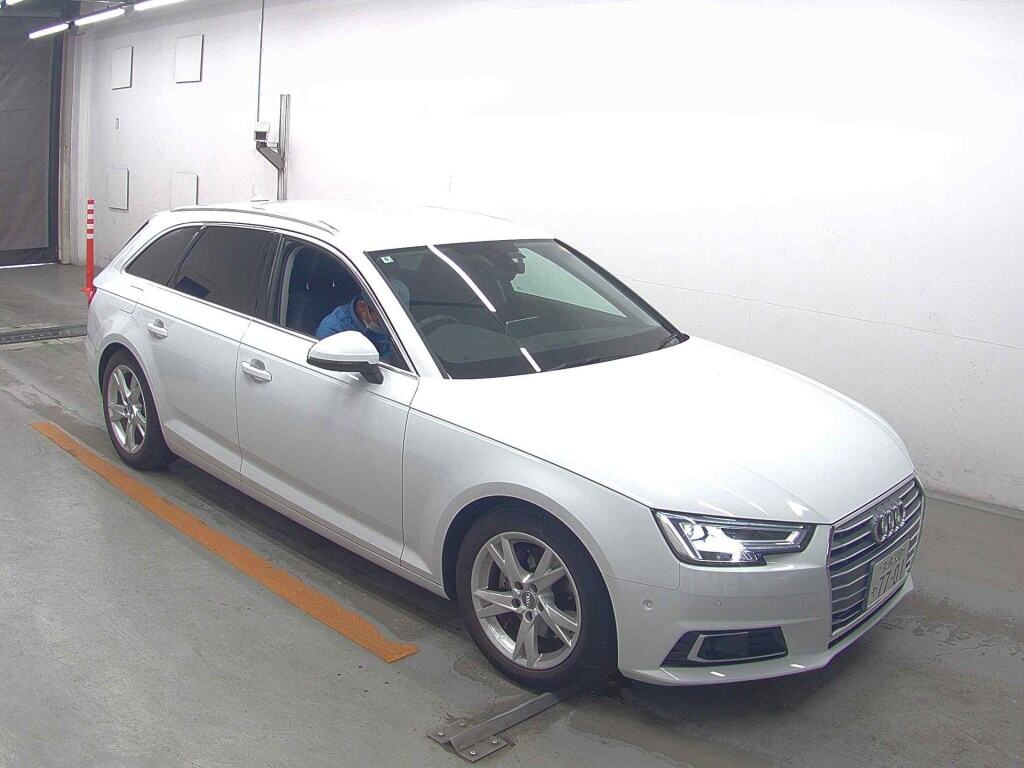 AUDI A4 AVANT