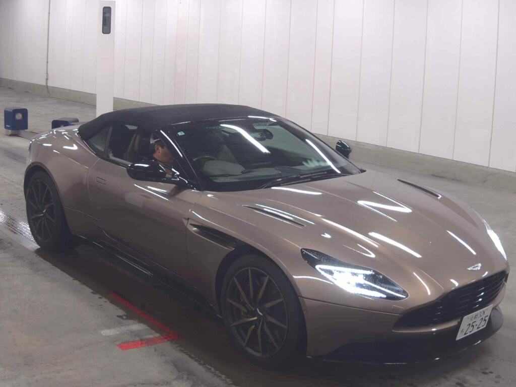 ASTON MARTIN DB11
