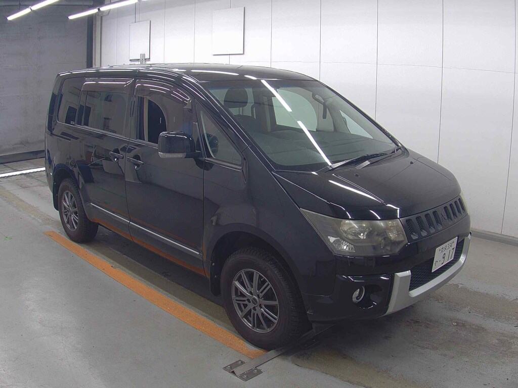 MITSUBISHI DELICA D:5