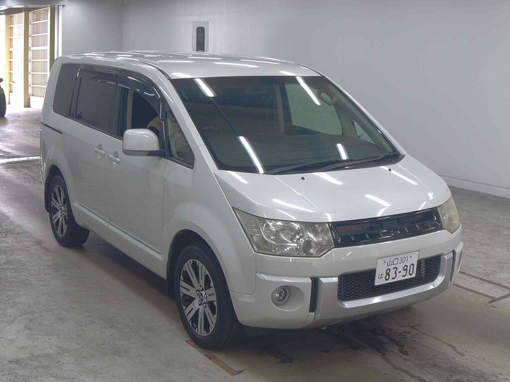 MITSUBISHI DELICA D:5