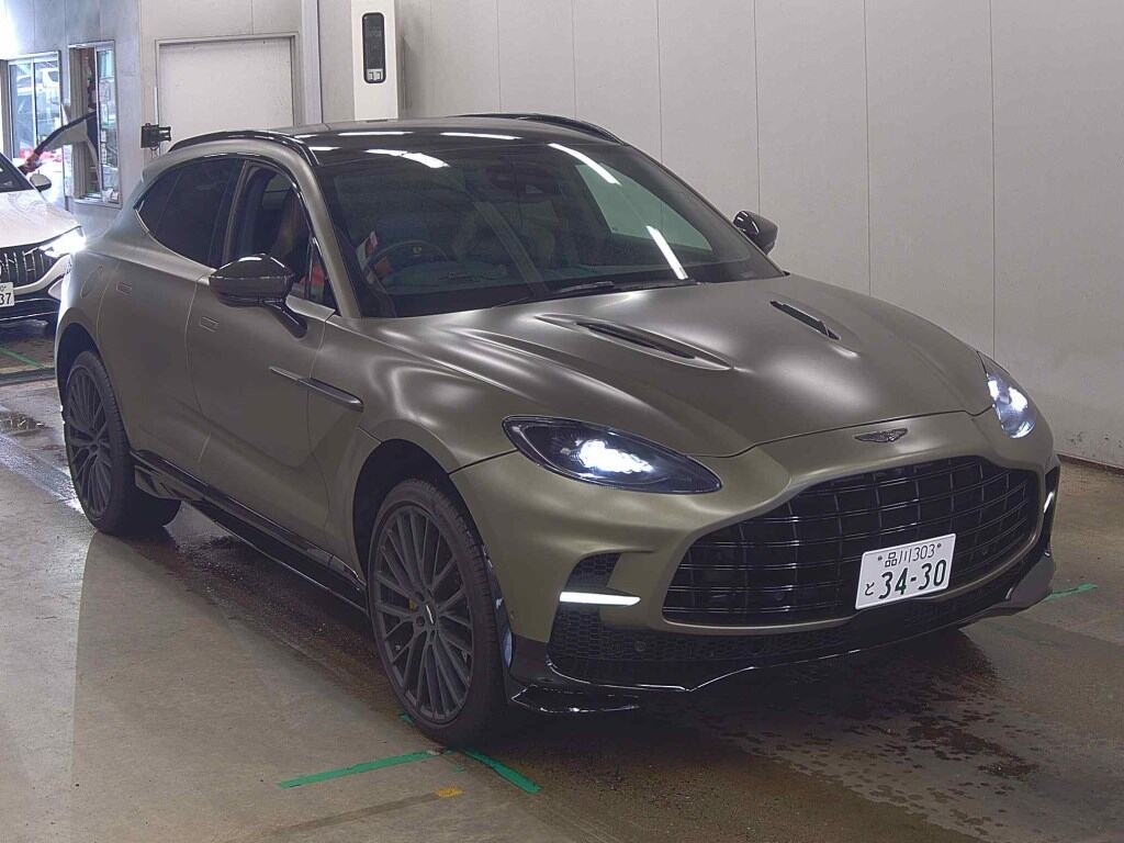 ASTON MARTIN DBX