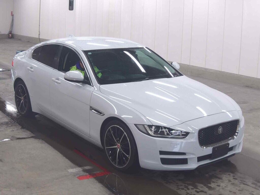 JAGUAR XE