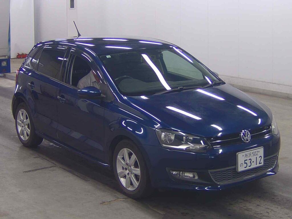 VOLKSWAGEN POLO