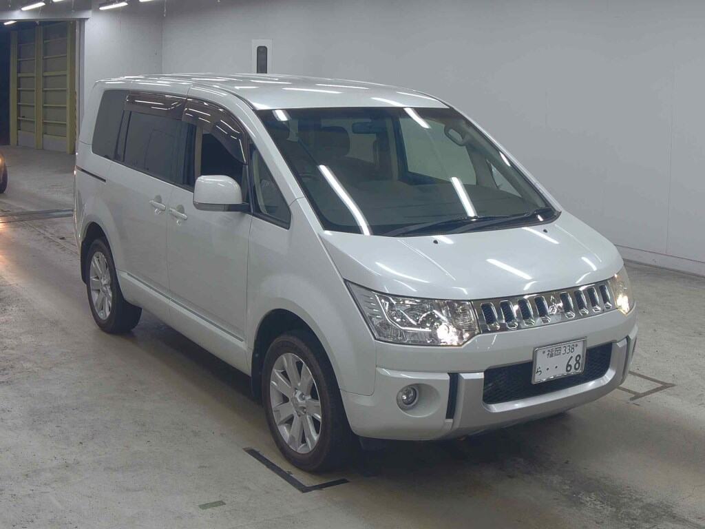 MITSUBISHI DELICA D:5