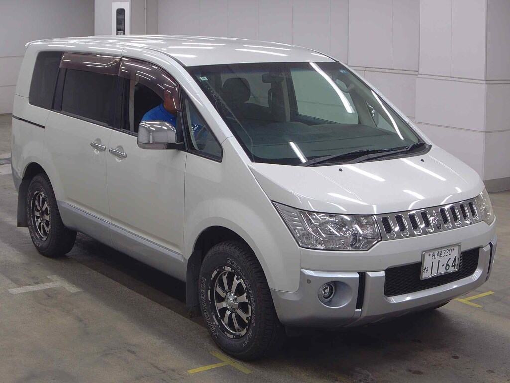 MITSUBISHI DELICA D:5
