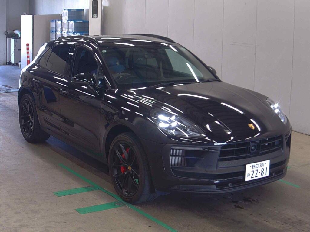 PORSCHE MACAN