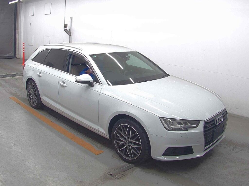 AUDI A4 AVANT