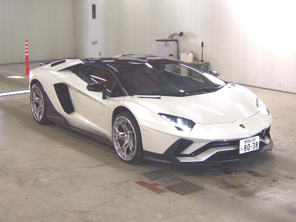 LAMBORGHINI AVENTADOR