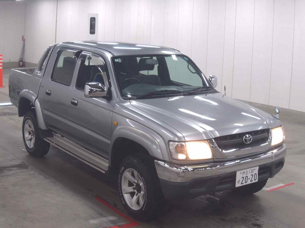 TOYOTA HILUX SPORTS PICK UP