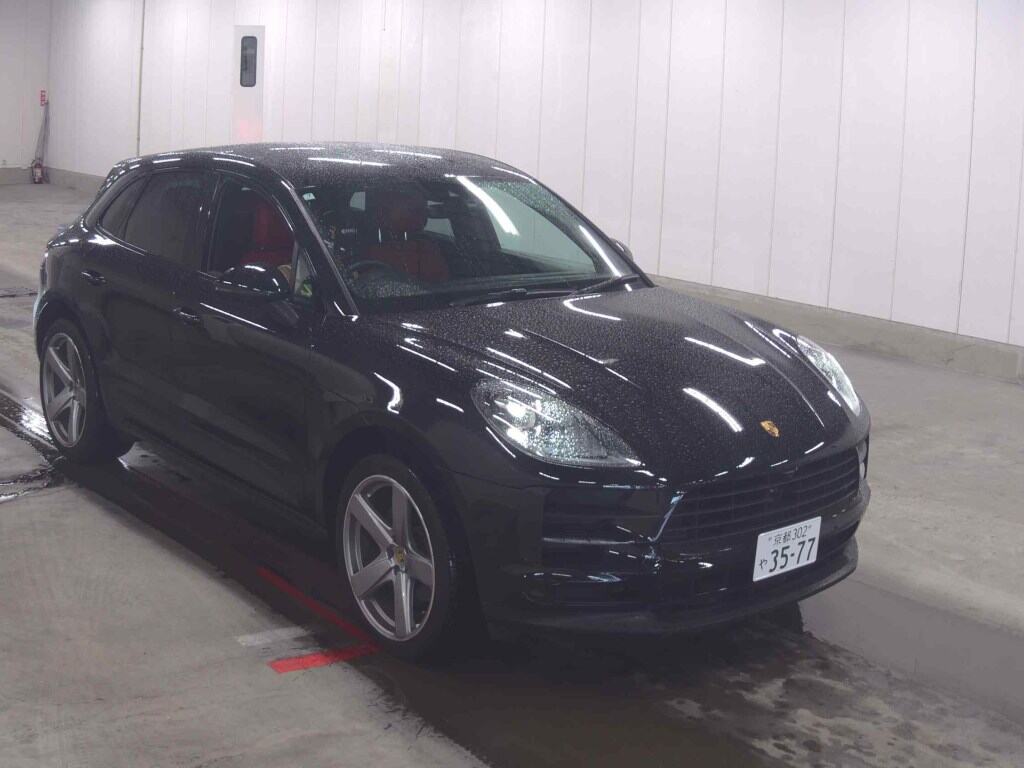 PORSCHE MACAN