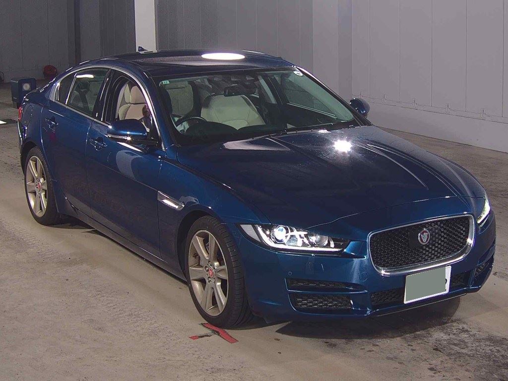 JAGUAR XE